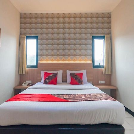 Cihampelas Hotel 2 Mitra Reddoorz Bandung Eksteriør bilde