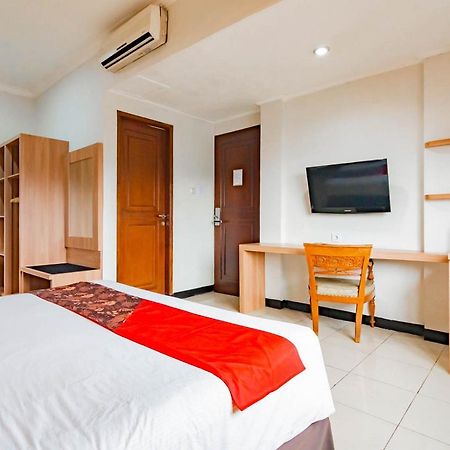 Cihampelas Hotel 2 Mitra Reddoorz Bandung Eksteriør bilde