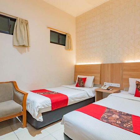 Cihampelas Hotel 2 Mitra Reddoorz Bandung Eksteriør bilde