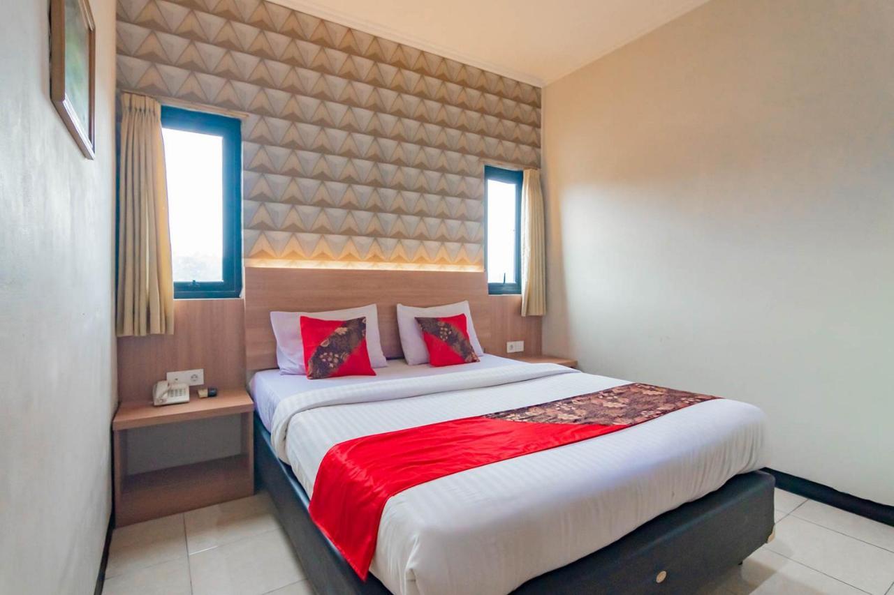 Cihampelas Hotel 2 Mitra Reddoorz Bandung Eksteriør bilde