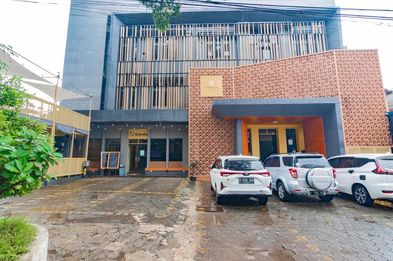 Cihampelas Hotel 2 Mitra Reddoorz Bandung Eksteriør bilde
