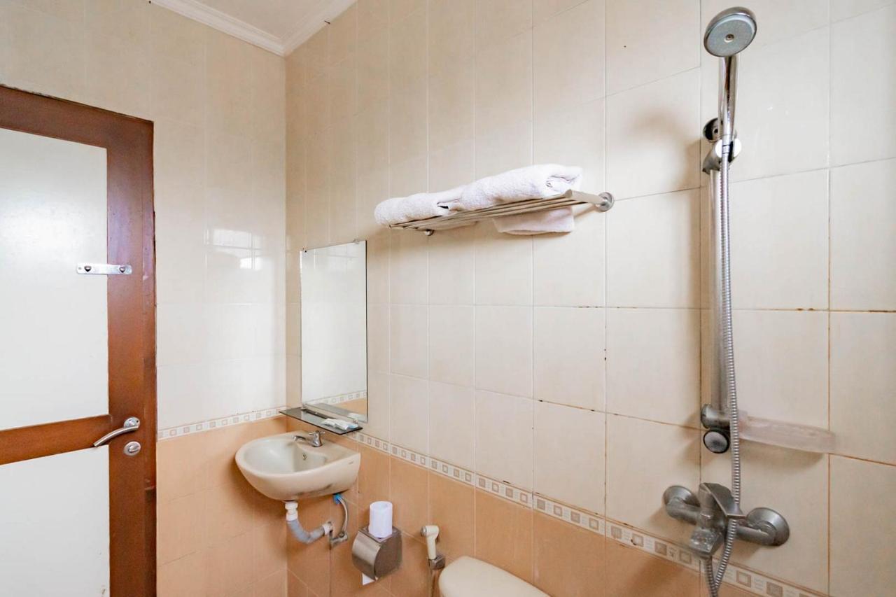 Cihampelas Hotel 2 Mitra Reddoorz Bandung Eksteriør bilde