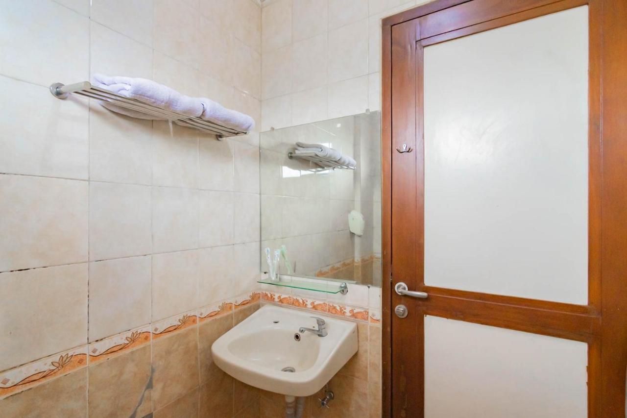 Cihampelas Hotel 2 Mitra Reddoorz Bandung Eksteriør bilde