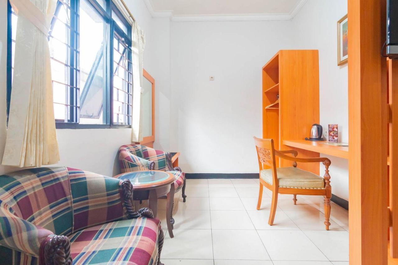 Cihampelas Hotel 2 Mitra Reddoorz Bandung Eksteriør bilde