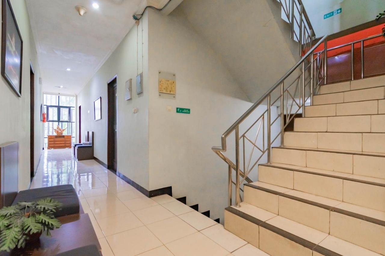 Cihampelas Hotel 2 Mitra Reddoorz Bandung Eksteriør bilde