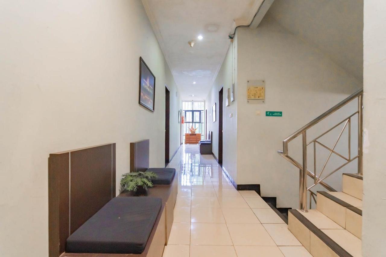 Cihampelas Hotel 2 Mitra Reddoorz Bandung Eksteriør bilde