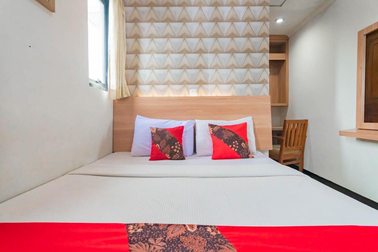 Cihampelas Hotel 2 Mitra Reddoorz Bandung Eksteriør bilde