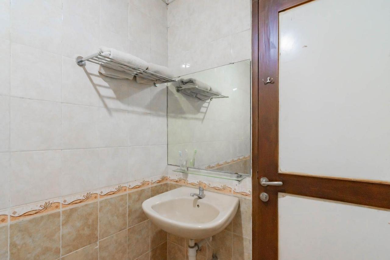 Cihampelas Hotel 2 Mitra Reddoorz Bandung Eksteriør bilde