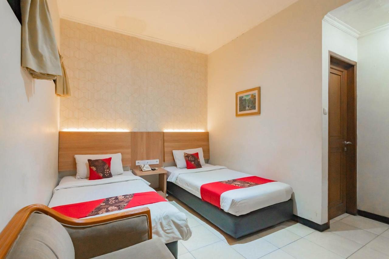Cihampelas Hotel 2 Mitra Reddoorz Bandung Eksteriør bilde