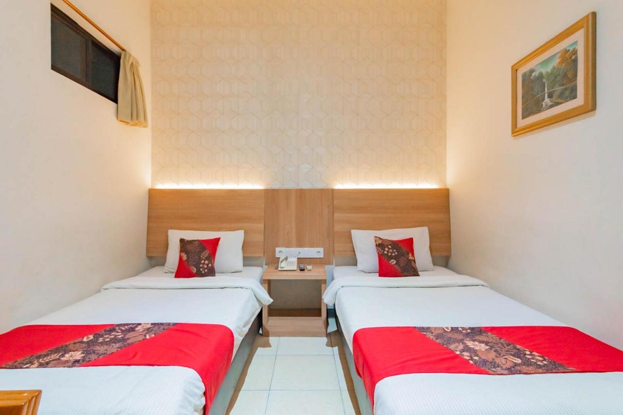 Cihampelas Hotel 2 Mitra Reddoorz Bandung Eksteriør bilde