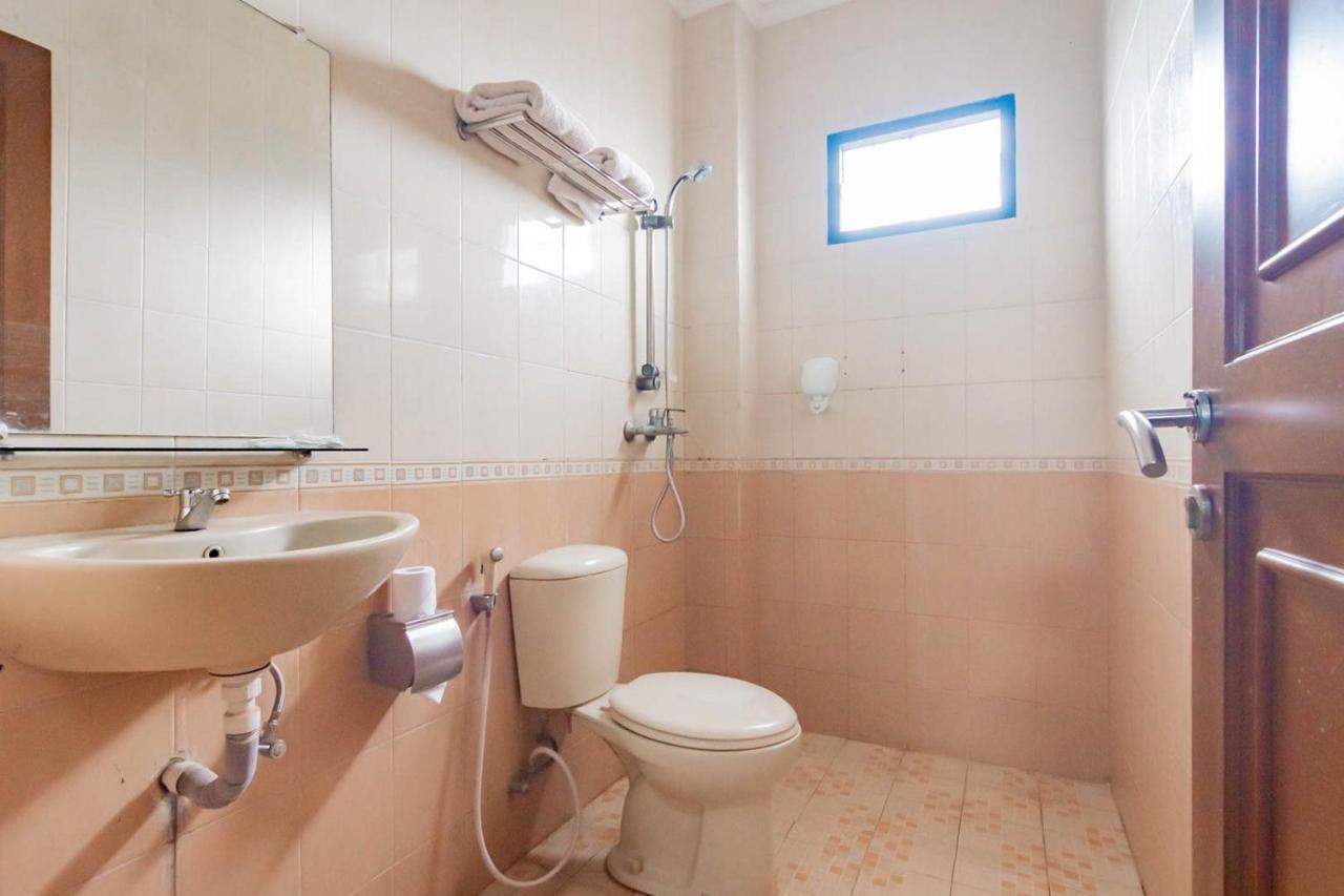 Cihampelas Hotel 2 Mitra Reddoorz Bandung Eksteriør bilde
