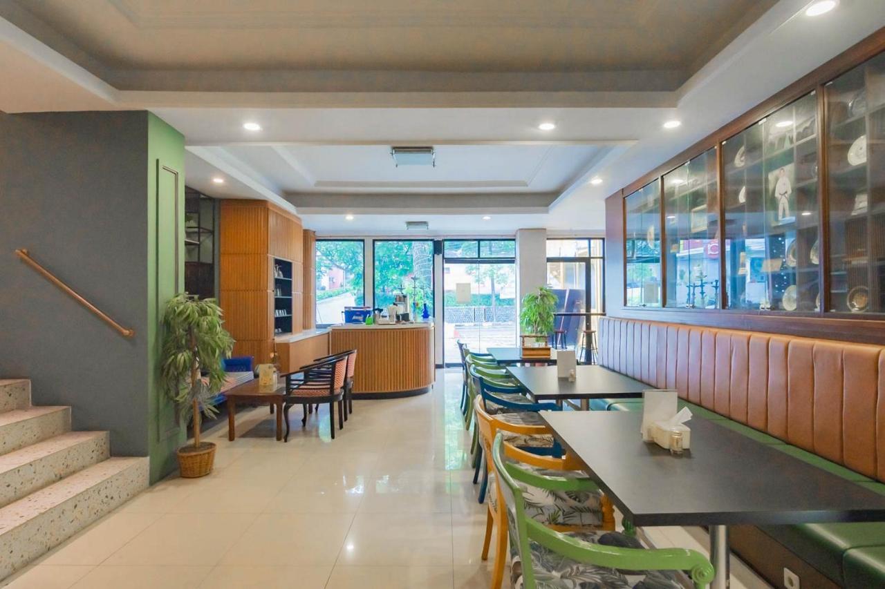 Cihampelas Hotel 2 Mitra Reddoorz Bandung Eksteriør bilde